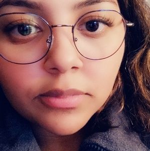 Meet your Posher, Adelaida